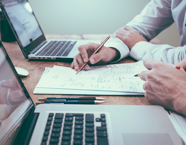 Tận tâm và tuân thủ trong công việc